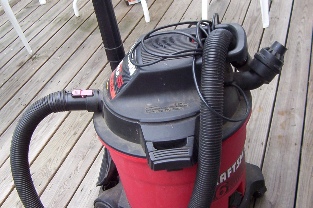 CRAFTSMAN wet/dry shop vac in a garage workshop